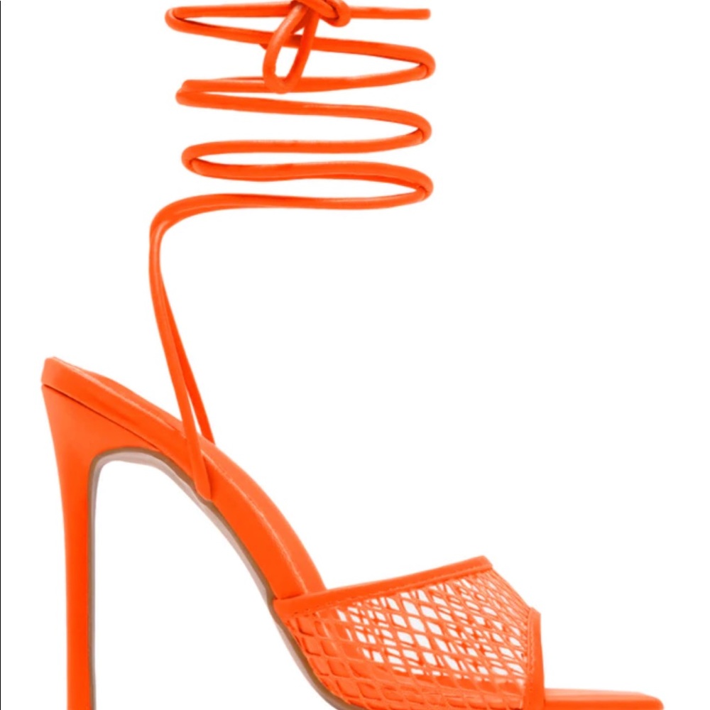 Orange fish net heel
